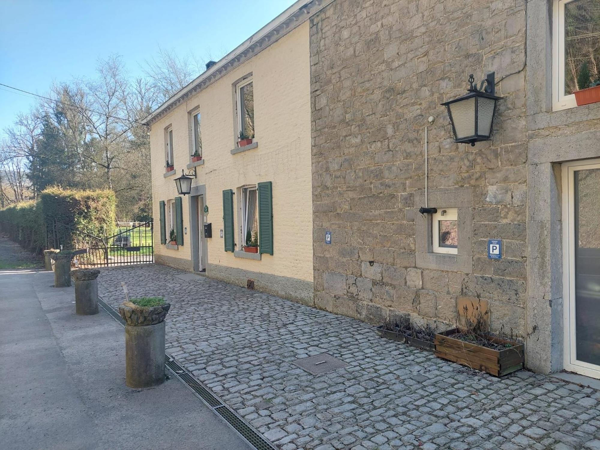 Au Doux Chardon Acomodação com café da manhã Durbuy Exterior foto